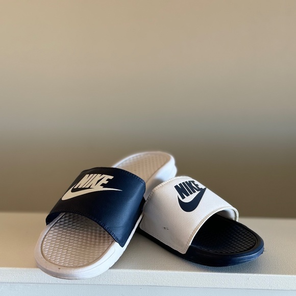 Men’s mismatch Nike slides - Picture 1 of 3